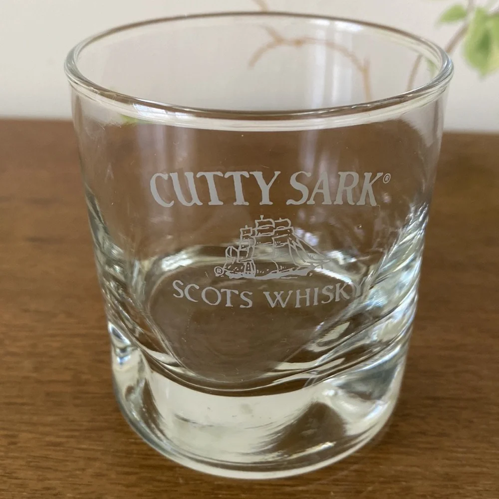 Cutty Sark Scots Whiskey Dimpled Glass & Sealed Roaring 20’s Poker Cards